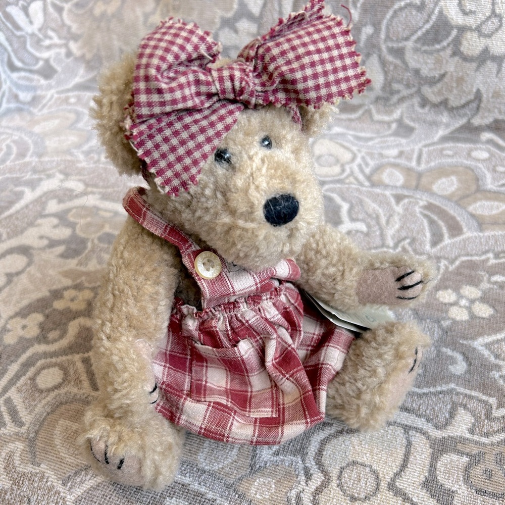 Vintage Boyd’s Bears “Eudemia” 9” Plush Bear /Articulated Arms and Legs. 1998